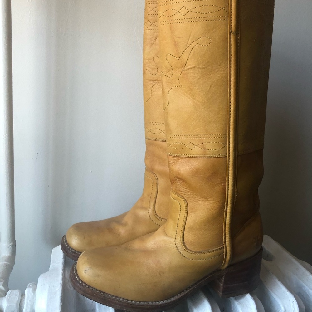 Women’s 8.5 Frye Boots